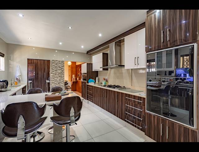 4 BEDROOM HOUSE FOR SALE IN RESERVOIR HILLS